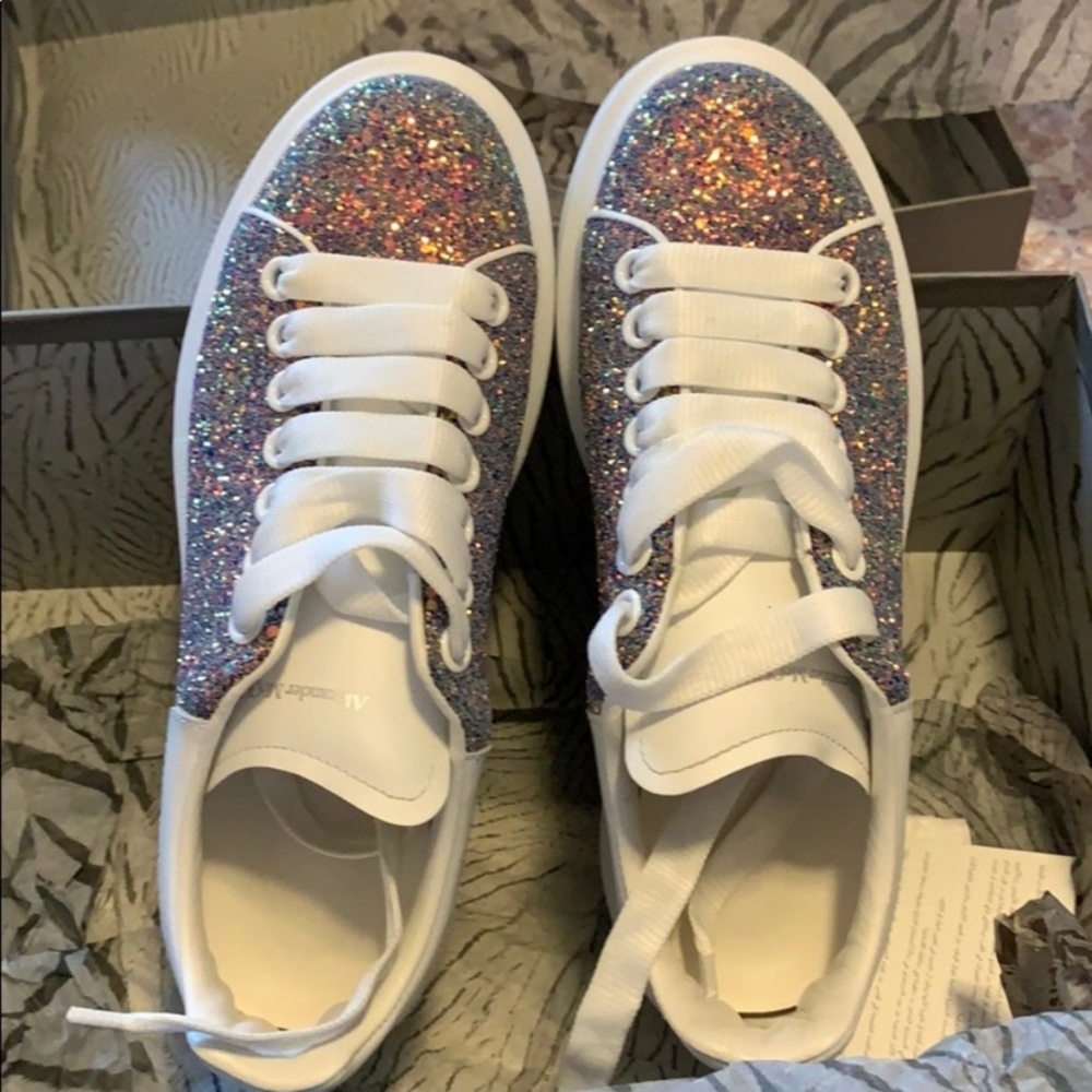 Alexander McQueen glitter sneakers MUST GO❤️